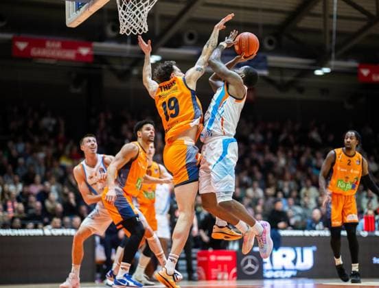 BASKETBALL EASYCREDIT BBL 15 GAME DAY SCIENCE CITY JENA ROSTOCK SEAWOLVES FOR EDITORIAL PURPOSES ONLY p 08 01 2026 Jena Basketball easyCredit BBL 1 Basketball Bundesliga Season 2025 2026 15 Matchday Sparkassen Arena Science City Jena ROSTOCK SEAWOLVES in the photo Naz Bohannon 15 Science City Jena in a duel with Sid Marlon Theis 19 Rostock Seawolves Germany Thueringen Jena Copyright SaschaxFromm Copyright: SaschaxFromm doc841rqxliytjozv8eql2 ,EDITORIAL USE ONLY Copyright: SaschaxFromm