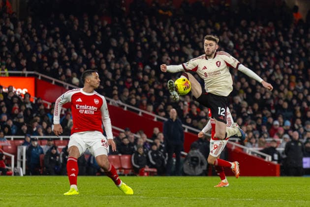 Football - FA Premier League - Arsenal FC v Liverpool FC LONDON, ENGLAND - Thursday, January 8, 2026: Liverpool s Conor Bradley during the FA Premier League match between Arsenal FC and Liverpool FC at the Emirates Stadium. (Photo by David Rawcliffe Propaganda) LONDON Emirates Stadium GREATER LONDON ENGLAND  Copyright: xDavidxRawcliffex P2026-01-08-Arsenal_Liverpool-61