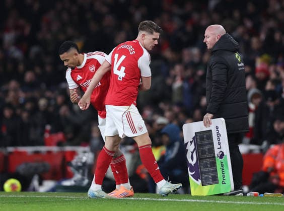 London, England, 8th January 2026. Gabriel Jesus of Arsenal (l) replaces Viktor Gyokeres of Arsenal (r) during the Arsenal vs Liverpool Premier League match at the Emirates Stadium, London. Picture credit should read: David Klein Sportimage EDITORIAL USE ONLY. No use with unauthorised audio, video, data, fixture lists, club league logos or live services. Online in-match use limited to 120 images, no video emulation. No use in betting, games or single club league player publications. SPI_030_DK_Arsenal_Liverpool SPI-4439-0030