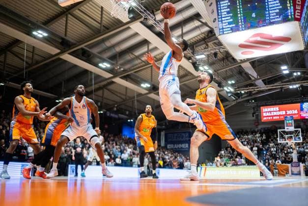 BASKETBALL EASYCREDIT BBL 15 GAME DAY SCIENCE CITY JENA ROSTOCK SEAWOLVES FOR EDITORIAL PURPOSES ONLY p 08 01 2026 Jena Basketball easyCredit BBL 1 Basketball Bundesliga Season 2025 2026 15 Matchday Sparkassen Arena Science City Jena ROSTOCK SEAWOLVES in photo Eric Washington 33 Science City Jena in duel with Owen Klassen 29 Rostock Seawolves Germany Thueringen Jena Copyright SaschaxFromm Copyright: SaschaxFromm doc841sr7jyxuv6oe80rws ,EDITORIAL USE ONLY Copyright: SaschaxFromm