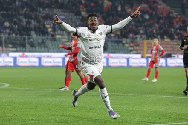 Cremonese v Cagliari, Serie A football, Cremona, Italy Cremona, Italy. 8th, January 2026. Yael Trepy (37) of Cagliari equalieses for 2-2 during the Serie A match between Cremonese and Cagliari at Zini Stadium in Cremona. Italy, Bergamo  Copyright: xGonzalesxPhoto StefanoxNicolix