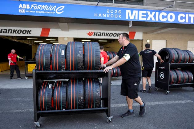 2025 FORMULA E MEXICO CITY ePRIX Hankook pneus, tyres, tyre fitting, mecaniciens, mechanics during the the Mexico City Paulo ePrix, 2nd round of the 2025-26 ABB FIA Formula E World Championship, WM, Weltmeisterschaft on the Autodromo Hermanos Rodriguez from January 8 to 10, 2025 in Mexico City, Mexico - Mexico CityMexico  Copyright: xPauloxMariax