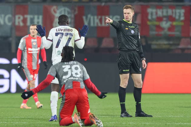 Cremonese v Cagliari, Serie A football, Cremona, Italy Cremona, Italy. 8th, January 2026. Referee Kevin Bonacina seen during the Serie A match between Cremonese and Cagliari at Zini Stadium in Cremona. Italy, Bergamo  Copyright: xGonzalesxPhoto StefanoxNicolix