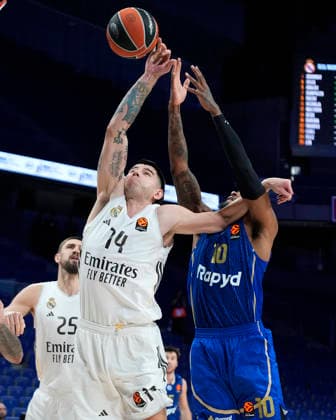 Real Madrid s Gabriel Deck (l) and Maccabi Rapyd Tel Aviv s O Shae J Brissett during Euroleague Regular Season Round 21 match. January 8, 2026. (2026010847)