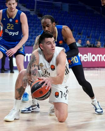 Real Madrid s Gabriel Deck (l) and Maccabi Rapyd Tel Aviv s O Shae J Brissett during Euroleague Regular Season Round 21 match. January 8, 2026. (2026010850)