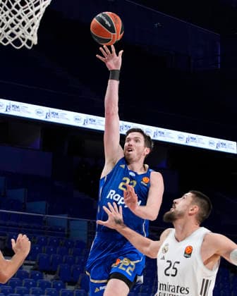 Real Madrid s Alex Len (r) and Maccabi Rapyd Tel Aviv s TJ Leaf during Euroleague Regular Season Round 21 match. January 8, 2026. (2026010879)