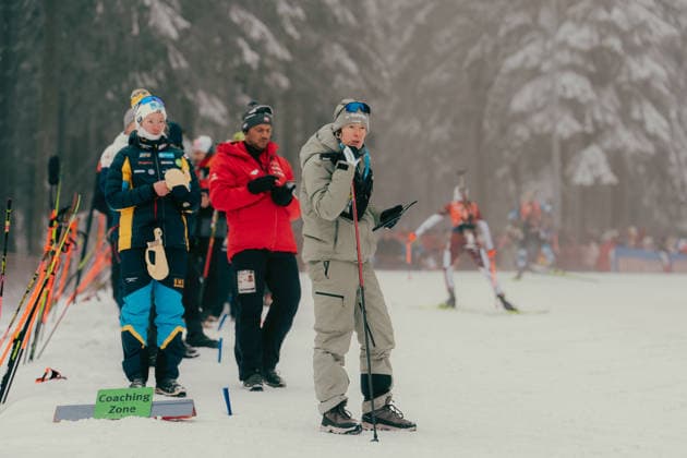 08.01.26, BMW IBU Weltcup Biathlon, Sprint Frauen, Saison 2025 2026, Sandra Flunger Trainerin der Schweiz am Streckenrand Oberhof LOTTO Thüringen ARENA am Rennsteig Thüringen Deutschland *** 08 01 26, BMW IBU World Cup Biathlon, Sprint Women, Season 2025 2026, Sandra Flunger Coach of Switzerland at the edge of the course Oberhof LOTTO Thüringen ARENA am Rennsteig Thüringen Germany