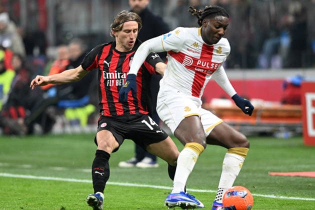 BROOKE NORTON CUFFY, Genoa, LUKA MODRIC, Milan, Serie A 2025-26, Milan-Genoa 1-1, azione, action, contrasto SERIE A 2025-26 MILAN-GENOA 1-1
