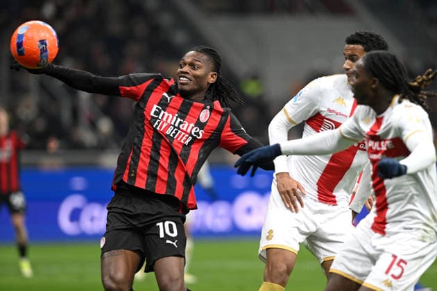 RAFAEL LEAO, Milan, ALESSANDRO MARCANDALLI, Genoa, Serie A 2025-26, Milan-Genoa 1-1, azione, action, contrasto SERIE A 2025-26 MILAN-GENOA 1-1