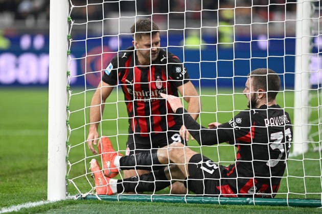 NICLAS FULLKRUG, STRAHUBJA PAVLOVIC, Milan, Serie A 2025-26, Milan-Genoa 1-1, azione, action, gesti SERIE A 2025-26 MILAN-GENOA 1-1