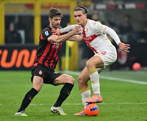 (260109) -- MILAN, Jan. 9, 2026 -- AC Milan s Matteo Gabbia (L) vies with Genoa s Lorenzo Colombo during a Serie A football match between AC Milan and Genoa in Milan, Italy, Jan.8, 2026. (Photo by Xinhua) (SP)ITALY-MILAN-FOOTBALL-SERIE A- AC MILAN VS GENOA AlbertoxLingria 