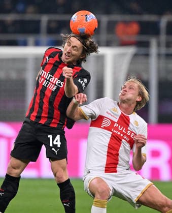 (260109) -- MILAN, Jan. 9, 2026 -- AC Milan s Luka Modric (L) vies with Genoa s Morten Thorsby during a Serie A football match between AC Milan and Genoa in Milan, Italy, Jan.8, 2026. (Photo by Xinhua) (SP)ITALY-MILAN-FOOTBALL-SERIE A- AC MILAN VS GENOA AlbertoxLingria 