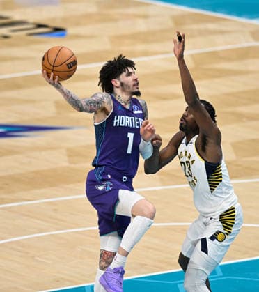 Charlotte Hornets v Indiana Pacers - NBA, Basketball Herren, USA CHARLOTTE, USA - JANUARY 8: Charlotte Hornets LaMelo Ball jumos with the ball during the game against the Indiana Pacers in Charlotte NC, United States on January 08, 2026 Peter Zay Anadolu Charlotte United States. Editorial use only. Please get in touch for any other usage.  Copyright: x2026xAnadoluxPeterxZayx