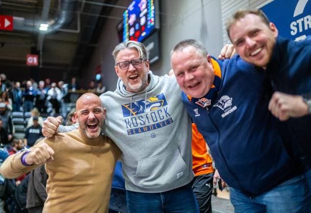 BASKETBALL EASYCREDIT BBL 15 GAME DAY SCIENCE CITY JENA ROSTOCK SEAWOLVES FOR EDITORIAL PURPOSES ONLY p 08 01 2026 Jena Basketball easyCredit BBL 1 Basketball Bundesliga Season 2025 2026 15 Matchday Sparkassen Arena Science City Jena Rostock Seawolves in the photo cheers of the Rostock fans with Jens Hakanowitz and others, sports management Rostock Seawolves Germany Thueringen Jena Copyright SaschaxFromm Copyright: SaschaxFromm doc841zehvzd6c17cl2ctls ,EDITORIAL USE ONLY Copyright: SaschaxFromm