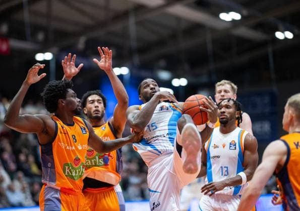 BASKETBALL EASYCREDIT BBL 15 GAME DAY SCIENCE CITY JENA ROSTOCK SEAWOLVES FOR EDITORIAL PURPOSES ONLY p 08 01 2026 Jena Basketball easyCredit BBL 1 Basketball Bundesliga Season 2025 2026 15 Matchday Sparkassen Arena Science City Jena Rostock Seawolves in the photo Naz Bohannon 15 Science City Jena in a duel with Kassim Nicholson 8 Rostock Seawolves Germany Thueringen Jena Copyright SaschaxFromm Copyright: SaschaxFromm doc841zhc05rjb1635aqter ,EDITORIAL USE ONLY Copyright: SaschaxFromm
