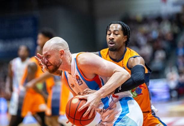 BASKETBALL EASYCREDIT BBL 15 GAME DAY SCIENCE CITY JENA ROSTOCK SEAWOLVES FOR EDITORIAL PURPOSES ONLY p 08 01 2026 Jena Basketball easyCredit BBL 1 Basketball Bundesliga Season 2025 2026 15 Matchday Sparkassen Arena Science City Jena Rostock Seawolves in the photo Robin Christen 8 Science City Jena in a duel with Jordan Bowden 2 Rostock Seawolves Germany Thuringia Jena Copyright SaschaxFromm Copyright: SaschaxFromm doc841zhcmbpslu3w7ftmt ,EDITORIAL USE ONLY Copyright: SaschaxFromm