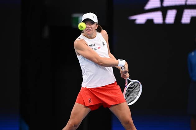 TENNIS UNITED CUP SYDNEY, Iga Swiatek of Poland plays a return shot during the quarterfinal match against Maya Joint of Australia in the 2026 United Cup at Ken Rosewall Arena in Sydney, Friday, January 9, 2026. ( NO ARCHIVING, EDITORIAL USE ONLY SYDNEY NEW SOUTH WALES AUSTRALIA  Copyright: xDANxHIMBRECHTSx 20260109176038369059