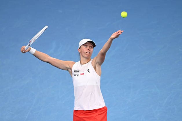 TENNIS UNITED CUP SYDNEY, Iga Swiatek of Poland serves during the quarterfinal match against Maya Joint of Australia in the 2026 United Cup at Ken Rosewall Arena in Sydney, Friday, January 9, 2026. ( NO ARCHIVING, EDITORIAL USE ONLY SYDNEY NEW SOUTH WALES AUSTRALIA  Copyright: xDANxHIMBRECHTSx 20260109119077681349