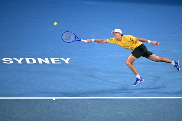 TENNIS UNITED CUP SYDNEY, Alex de Minaur of Australia lunges for a return shot during the quarterfinal match against Hubert Hurkacz of Poland in the 2026 United Cup at Ken Rosewall Arena in Sydney, Friday, January 9, 2026. ( NO ARCHIVING, EDITORIAL USE ONLY SYDNEY NEW SOUTH WALES AUSTRALIA  Copyright: xDANxHIMBRECHTSx 20260109171567471101