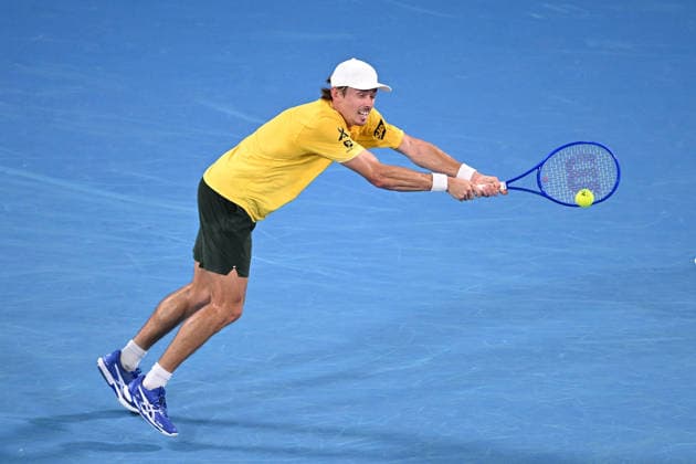TENNIS UNITED CUP SYDNEY, Alex de Minaur of Australia plays a return shot during the quarterfinal match against Hubert Hurkacz of Poland in the 2026 United Cup at Ken Rosewall Arena in Sydney, Friday, January 9, 2026. ( NO ARCHIVING, EDITORIAL USE ONLY SYDNEY NEW SOUTH WALES AUSTRALIA  Copyright: xDANxHIMBRECHTSx 20260109183862620714