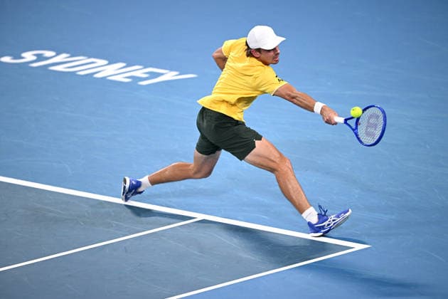 TENNIS UNITED CUP SYDNEY, Alex de Minaur of Australia plays a return shot during the quarterfinal match against Hubert Hurkacz of Poland in the 2026 United Cup at Ken Rosewall Arena in Sydney, Friday, January 9, 2026. ( NO ARCHIVING, EDITORIAL USE ONLY SYDNEY NEW SOUTH WALES AUSTRALIA  Copyright: xDANxHIMBRECHTSx 20260109164655702016