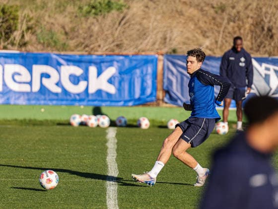 Max Pfister on the ball at the training camp Spain, SV Darmstadt 98 on 09 01 26 in Olivanova, Spain Spain Olivanova Spain Germany Copyright: xAlfioxMarinox