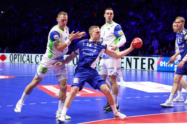 HANDBALL : Islande Vs Slovenie - Tournoi de France - 09 01 2026 Omar Ingi Magnusson (Islande) Vs Tilen Kodrin (Slovenie) - Nik Henigman (Slovenie) ParisFrance  Copyright: xMichaelxBaucherx