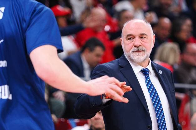 Pablo Laso, head coach Anadolu Efes Istanbul during EA7 Emporio Armani Milano vs Anadolu Efes, Basketball Euroleague match in Assago (MI), Italy, January 09 2026  Copyright: xSavinoxPaolella IPAxSportx xipa-agency.netx xx IPA_69859414 IPA_Agency_IPA69859414