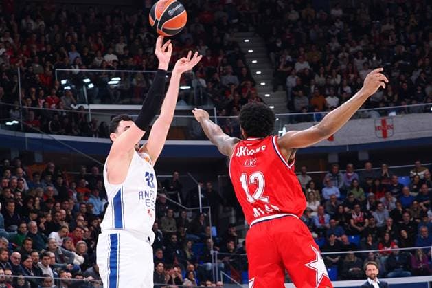 Erkan Yilmaz (Anadolu Efes Istanbul) &amp;Armoni Brooks (EA7 Emporio Armani Olimpia Milano) during EA7 Emporio Armani Milano vs Anadolu Efes, Basketball Euroleague match in Assago (MI), Italy, January 09 2026  Copyright: xSavinoxPaolella IPAxSportx xipa-agency.netx xx IPA_69859599 IPA_Agency_IPA69859599