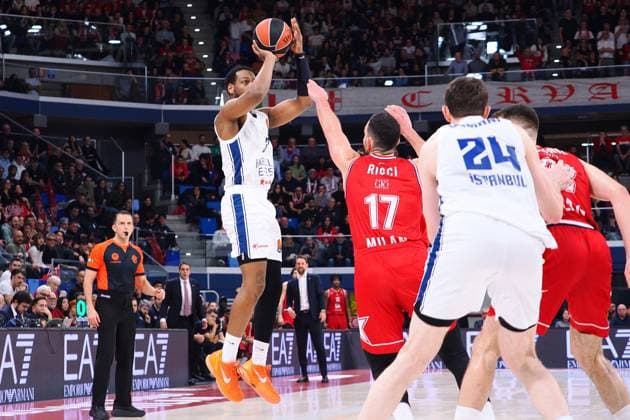 BASKET - Euroleague - EA7 Emporio Armani Milano vs Anadolu Efes Jordan Loyd (Anadolu Efes Istanbul) during EA7 Emporio Armani Milano vs Anadolu Efes, Basketball Euroleague match in Assago (MI), Italy, January 09 2026 Assago (MI) Italy  Copyright: xIPAxSport ABACAx