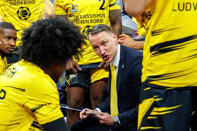 Mikko Riipinen MHP Riesen Ludwigsburg, Coach , single picture, single photo, portrait, portraet, time out, BMA365 Bamberg Baskets vs MHP Riesen Ludwigsburg, Basketball, easyCredit BBL, 15 Matchday, 09 01 2026 BMA365 Bamberg Baskets vs MHP Riesen Ludwigsburg, Basketball, easyCredit BBL, 15 Matchday, 09 01 2026 Bamberg Copyright: xEibner-Pressefoto G.xSantemizx EP_EER