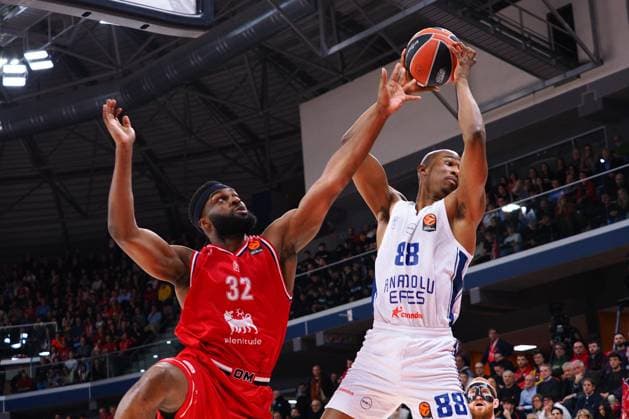 BASKET - Euroleague - EA7 Emporio Armani Milano vs Anadolu Efes Josh Nebo (EA7 Emporio Armani Olimpia Milano) & Kai Jones (Anadolu Efes Istanbul) during EA7 Emporio Armani Milano vs Anadolu Efes, Basketball Euroleague match in Assago (MI), Italy, January 09 2026 Assago (MI) Italy  Copyright: xIPAxSport ABACAx