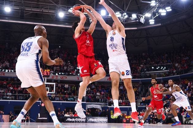 Leandro Bolmaro (EA7 Emporio Armani Olimpia Milano) during EA7 Emporio Armani Milano vs Anadolu Efes, Basketball Euroleague match in Assago (MI), Italy, January 09 2026  Copyright: xSavinoxPaolella IPAxSportx xipa-agency.netx xx IPA_69861361 IPA_Agency_IPA69861361