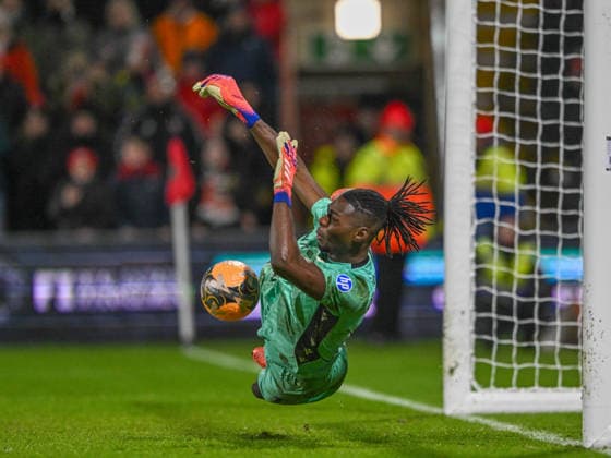 Wrexham v Nottingham Forest Emirates FA Cup Arthur Okonkwo of Wrexham saves the fifth penalty to send Wrexham into the next round of the FA cup, during the Emirates FA Cup match at the STÅK Racecourse, Wrexham 09 01 2026 UK Newspapers OUT Copyright: xKarlxVallantinex FIL-22769-0076