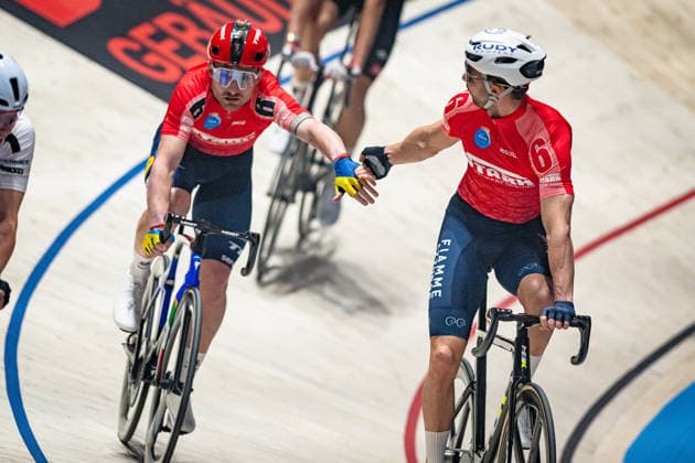 CONSONNI Simone, SCARTEZZINI Michele Sixdays Bremen 2026 Team 6 STARK GEBÄUDEREINIGUNG CONSONNI Simone ITA Black SCARTEZZINI Michele ITA Red Landscape horizontal Landscape Event Event Sixdays Bremen 2026 Category Category Cycling Track Cycling Sixdays Elite Men Location Location Europe Germany Bremen ÖVB Arena Discipline Madison Distance 45 min Date Date 09 01 2026 Friday Day 1