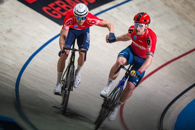 CONSONNI Simone, SCARTEZZINI Michele Sixdays Bremen 2026 Team 6 STARK GEBÄUDEREINIGUNG CONSONNI Simone ITA Black SCARTEZZINI Michele ITA Red Landscape horizontal Landscape Event Event Sixdays Bremen 2026 Category Category Cycling Track Cycling Sixdays Elite Men Location Location Europe Germany Bremen ÖVB Arena Discipline Madison Distance 45 min Date Date 09 01 2026 Friday Day 1