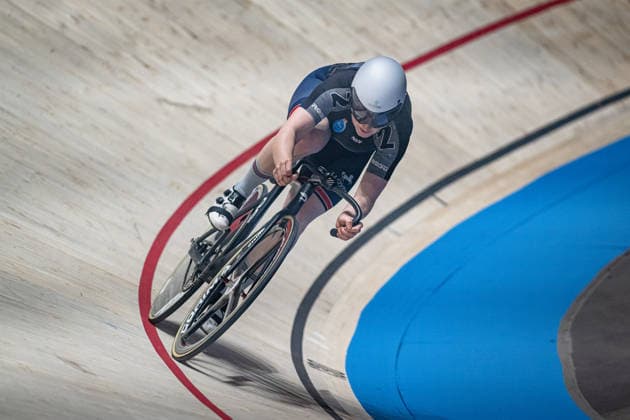 EDMUNDS Rhian Sixdays Bremen 2026 Team 2 VELO TRACK EDMUNDS Rhian GBR Landscape horizontal Landscape Event Event Sixdays Bremen 2026 Category Category Cycling Track Cycling Sixdays Elite Women Location Location Europe Germany Bremen ÖVB Arena Discipline Sprint Distance 166 m Date Date 09 01 2026 Friday Day 1