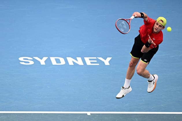 TENNIS UNITED CUP SYDNEY, Zizou Bergs of Belgium serves to Stan Wawrinka of Switzerland during the semi final between Switzerland and Belgium in the 2026 United Cup at Ken Rosewall Arena in Sydney, Saturday, January 10, 2026. ( NO ARCHIVING, EDITORIAL USE ONLY SYDNEY NEW SOUTH WALES AUSTRALIA  Copyright: xDANxHIMBRECHTSx 20260110187615488454
