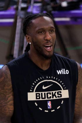 January 9, 2026, Los Angeles, California, USA: Taurean Prince 12 of the Milwaukee Bucks during warm ups prior to their regular season NBA, Basketball Herren, USA game against against the Los Angeles Lakers on Friday January 9, 2026 at Crypto.com Arena in Los Angeles, California. ARIANA RUIZ PI Los Angeles USA - ZUMAp124 20260109_zaa_p124_002 Copyright: xArianaxRuizx