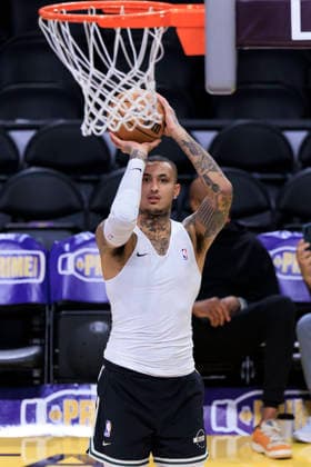 January 9, 2026, Los Angeles, California, USA: Kyle Kuzma 18 of the Milwaukee Bucks during warm ups prior to their regular season NBA, Basketball Herren, USA game against the Los Angeles Lakers on Friday January 9, 2026 at Crypto.com Arena in Los Angeles, California. ARIANA RUIZ PI Los Angeles USA - ZUMAp124 20260109_zaa_p124_008 Copyright: xArianaxRuizx