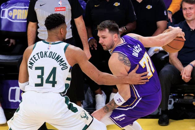 January 9, 2026, Los Angeles, California, USA: Giannis Antetokounmpo 34 of the Milwaukee Bucks guards Luka Doncic 77 of the Los Angeles Lakers during their regular season NBA, Basketball Herren, USA game on Friday January 9, 2026 at Crypto.com Arena in Los Angeles, California. ARIANA RUIZ PI Los Angeles USA - ZUMAp124 20260109_zaa_p124_039 Copyright: xArianaxRuizx