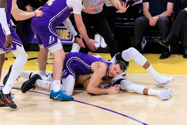 January 9, 2026, Los Angeles, California, USA: Luka Doncic 77 of the Los Angeles Lakers and Giannis Antetokounmpo 34 of the Milwaukee Bucks struggle for possession of the ball during their regular season NBA, Basketball Herren, USA game on Friday January 9, 2026 at Crypto.com Arena in Los Angeles, California. ARIANA RUIZ PI Los Angeles USA - ZUMAp124 20260109_zaa_p124_051 Copyright: xArianaxRuizx