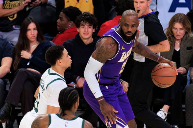 January 9, 2026, Los Angeles, California, USA: LeBron James 23 of the Los Angeles Lakers receives the ball as Ryan Rollins 13 of the Milwaukee Bucks defends during their regular season NBA, Basketball Herren, USA game on Friday January 9, 2026 at Crypto.com Arena in Los Angeles, California. ARIANA RUIZ PI Los Angeles USA - ZUMAp124 20260109_zaa_p124_054 Copyright: xArianaxRuizx