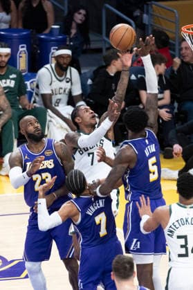 January 9, 2026, Los Angeles, California, USA: Milwaukee BucksÃ¢â‚¬â ¢ Kevin Porter Jr. (7) shoots against the Los Angeles Lakers during an NBA, Basketball Herren, USA basketball game at Crypto.com Arena on Friday, Jan. 9, 2026 in Los Angeles. Los Angeles USA - ZUMAc68_ 20260109_zaf_c68_022 Copyright: xRingoxChiux