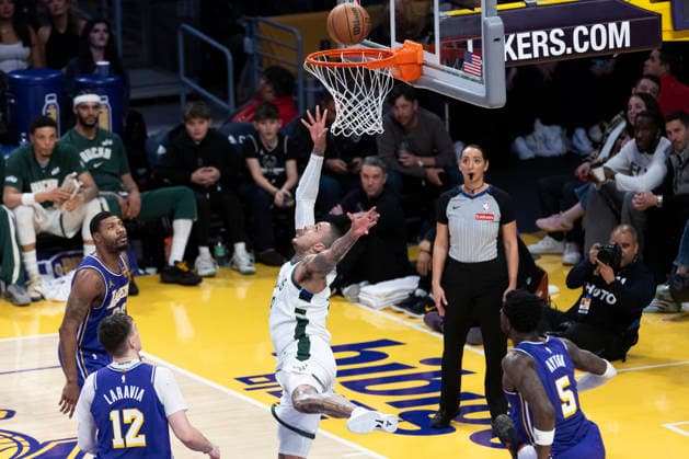 January 9, 2026, Los Angeles, California, USA: Milwaukee BucksÃ¢â‚¬â ¢ Kyle Kuzma (18) goes to the basket against the Los Angeles Lakers during an NBA, Basketball Herren, USA basketball game at Crypto.com Arena on Friday, Jan. 9, 2026 in Los Angeles. Los Angeles USA - ZUMAc68_ 20260109_zaf_c68_026 Copyright: xRingoxChiux