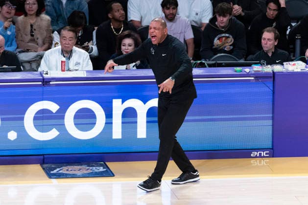 January 9, 2026, Los Angeles, California, USA: Milwaukee Bucks head coach Doc Rivers yells during an NBA, Basketball Herren, USA basketball game against the Los Angeles Lakers at Crypto.com Arena on Friday, Jan. 9, 2026 in Los Angeles. Los Angeles USA - ZUMAc68_ 20260109_zaf_c68_060 Copyright: xRingoxChiux