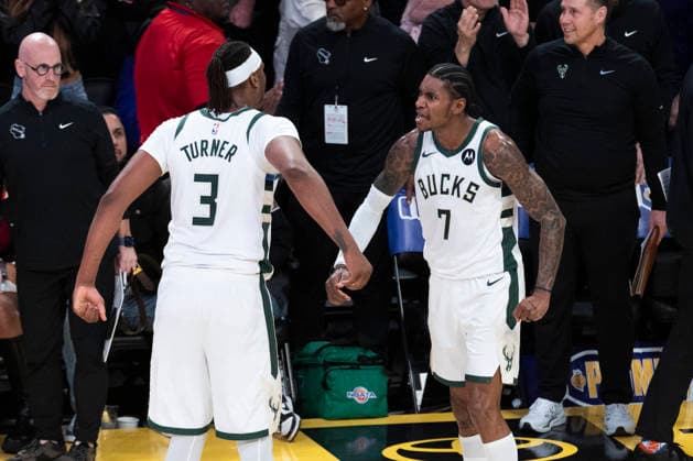 January 9, 2026, Los Angeles, California, USA: Milwaukee BucksÃ¢â‚¬â ¢ Myles Turner (3) and Kevin Porter Jr. (7) reacts after hitting a 3-point shot against the Los Angeles Lakers during an NBA, Basketball Herren, USA basketball game at Crypto.com Arena on Friday, Jan. 9, 2026 in Los Angeles. Los Angeles USA - ZUMAc68_ 20260109_zaf_c68_064 Copyright: xRingoxChiux