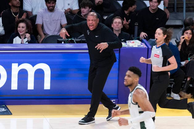 January 9, 2026, Los Angeles, California, USA: Milwaukee Bucks head coach Doc Rivers yells during an NBA, Basketball Herren, USA basketball game against the Los Angeles Lakers at Crypto.com Arena on Friday, Jan. 9, 2026 in Los Angeles. Los Angeles USA - ZUMAc68_ 20260109_zaf_c68_079 Copyright: xRingoxChiux