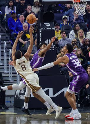 (260110) -- SAN FRANCISCO, Jan. 10, 2026 -- Golden State Warriors De Anthony Melton (L) shoots during the 2025-2026 NBA, Basketball Herren, USA regular season basketball game between Golden State Warriors and Sacramento Kings in San Francisco, the United States, Jan. 9, 2026. (Photo by Xinhua) (SP)U.S.-SAN FRANCISCO-BASKETBALL-NBA-GOLDEN STATE WARRIORS VS SACRAMENTO KINGS ArthurxDong 