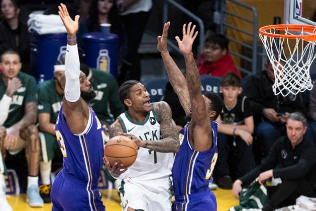 (260110) -- LOS ANGELES, Jan. 10, 2026 -- Milwaukee Bucks Kevin Porter Jr. (C) goes to the basket under the pressure from Los Angeles Lakers LeBron James (L) and Marcus Smart during the 2025-2026 NBA, Basketball Herren, USA regular season game between Los Angeles Lakers and Milwaukee Bucks in Los Angeles, the United States, Jan. 9, 2026. (Photo by Xinhua) (SP)U.S.-LOS ANGELES-BASKETBALL-NBA-LAKERS VS BUCKS RingoxChiu 